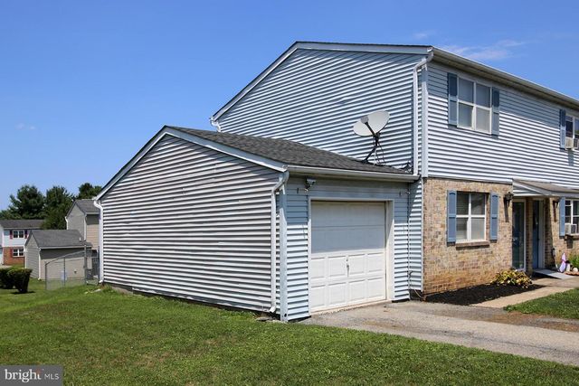 35 WALNUT MILL LN, Cleona, PA 17042