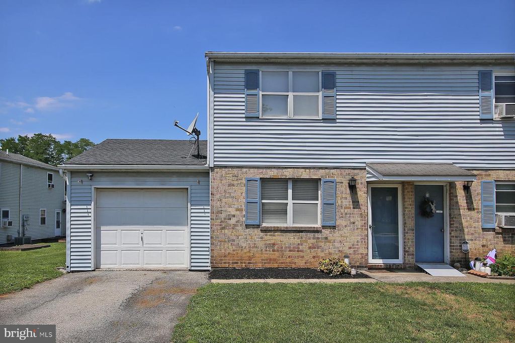 35 WALNUT MILL LN, Cleona, PA 17042