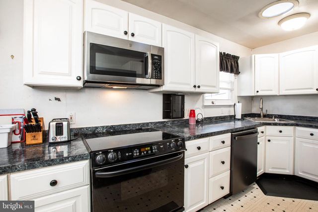 368 REGINA AVE, Hamilton, NJ 08619