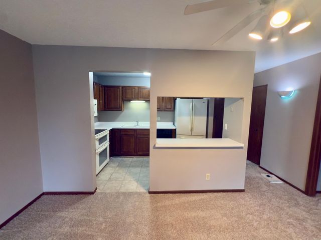 10441 Greenbrier Road 303, Minnetonka, MN 55305