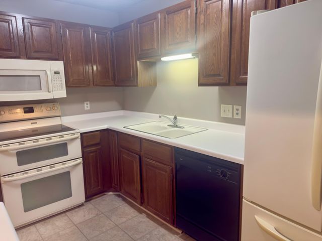 10441 Greenbrier Road 303, Minnetonka, MN 55305