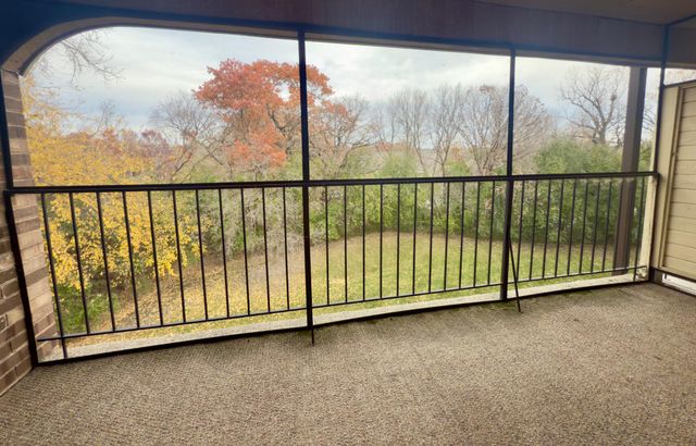 10441 Greenbrier Road 303, Minnetonka, MN 55305