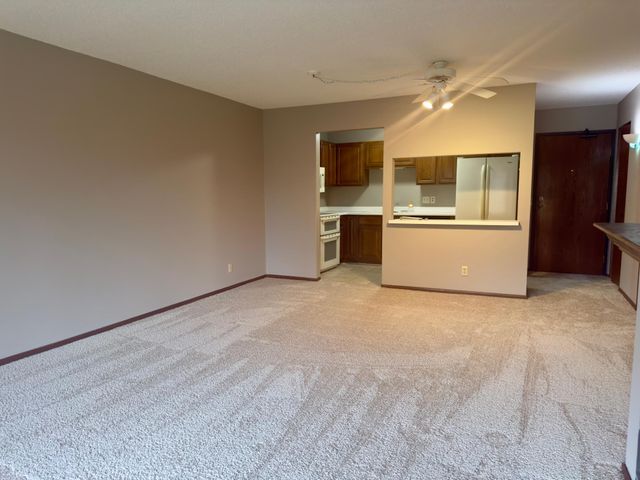 10441 Greenbrier Road 303, Minnetonka, MN 55305