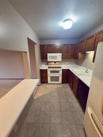 10441 Greenbrier Road 303, Minnetonka, MN 55305