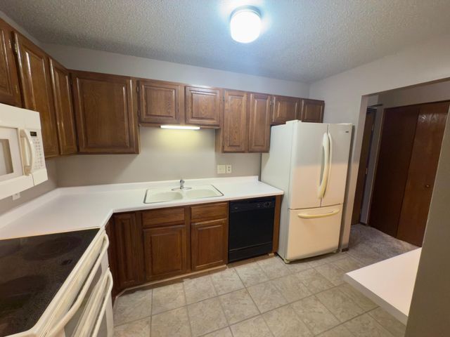 10441 Greenbrier Road 303, Minnetonka, MN 55305