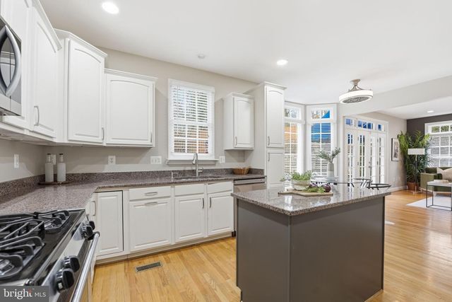 1621 S TAYLOR ST, Arlington, VA 22204