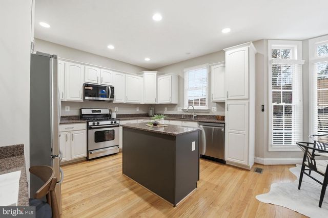 1621 S TAYLOR ST, Arlington, VA 22204