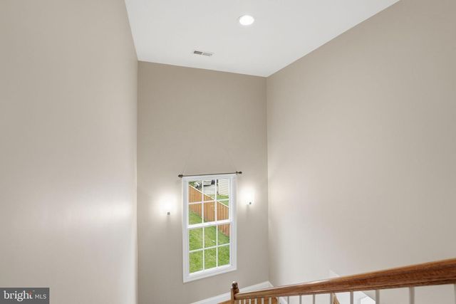 1621 S TAYLOR ST, Arlington, VA 22204