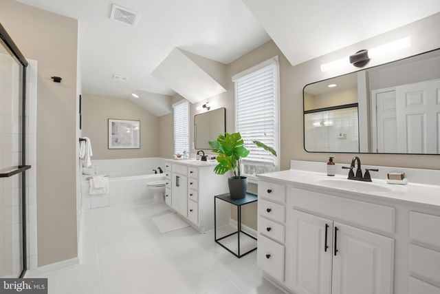 1621 S TAYLOR ST, Arlington, VA 22204