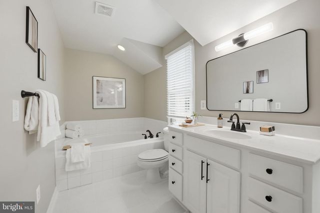 1621 S TAYLOR ST, Arlington, VA 22204