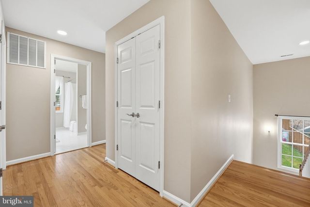 1621 S TAYLOR ST, Arlington, VA 22204