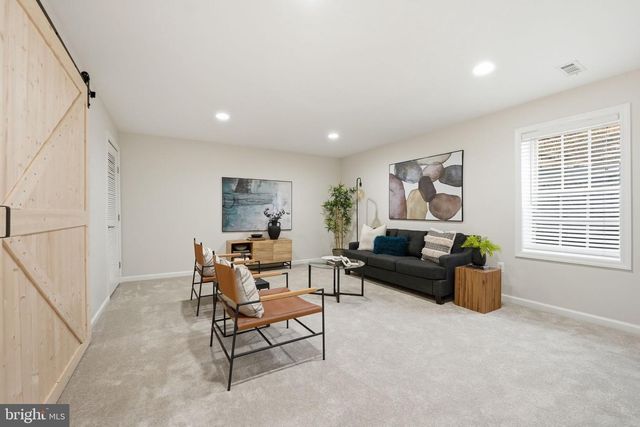 1621 S TAYLOR ST, Arlington, VA 22204