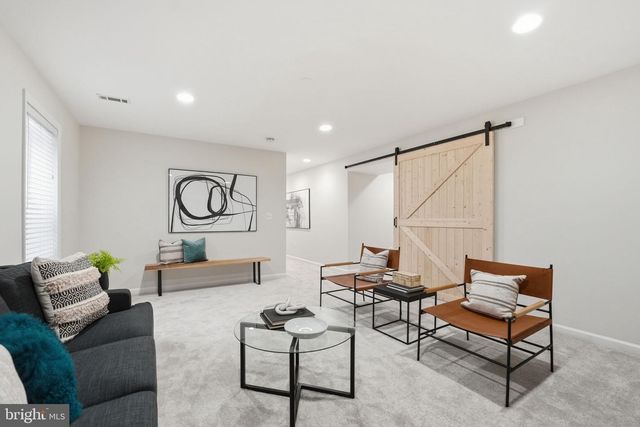 1621 S TAYLOR ST, Arlington, VA 22204