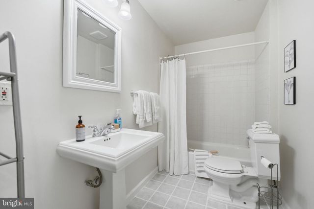 1621 S TAYLOR ST, Arlington, VA 22204