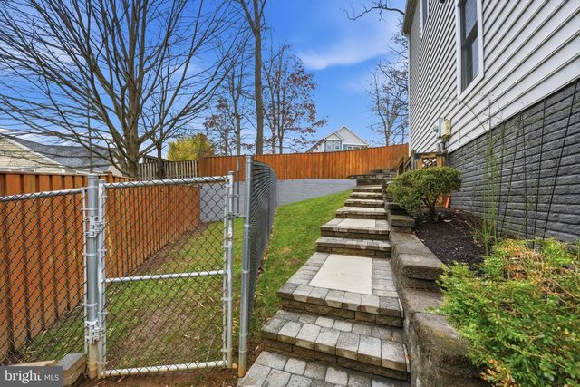 1621 S TAYLOR ST, Arlington, VA 22204