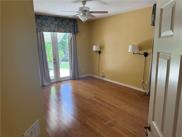 5005 E 1st Square SW, Vero Beach, FL 32968