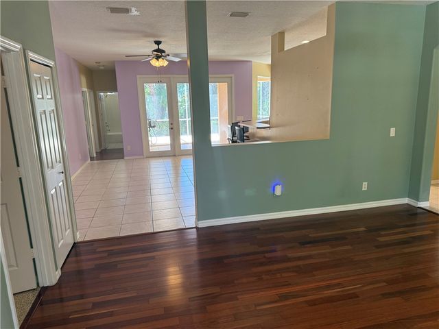 5005 E 1st Square SW, Vero Beach, FL 32968