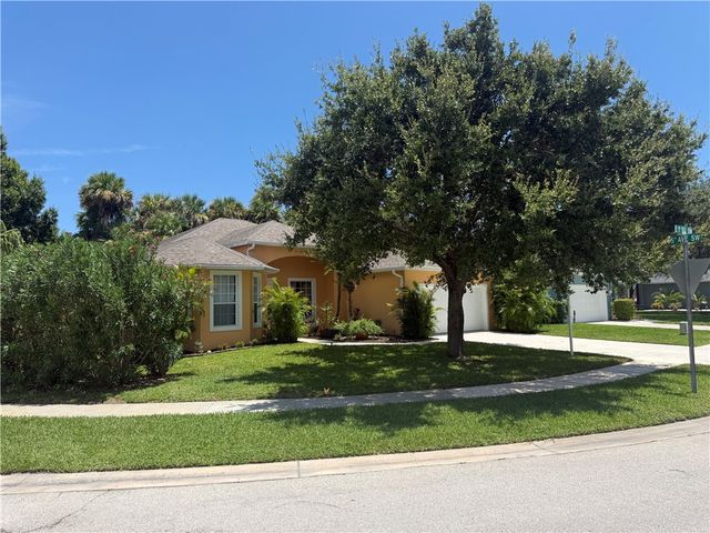 5005 E 1st Square SW, Vero Beach, FL 32968