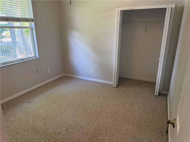 5005 E 1st Square SW, Vero Beach, FL 32968