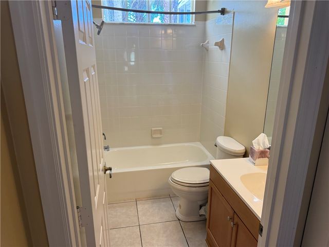 5005 E 1st Square SW, Vero Beach, FL 32968