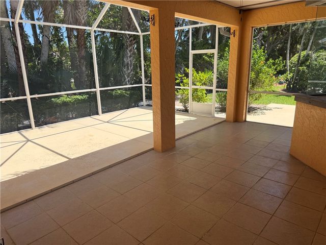 5005 E 1st Square SW, Vero Beach, FL 32968