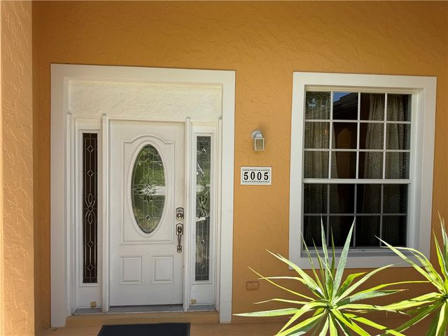 5005 E 1st Square SW, Vero Beach, FL 32968