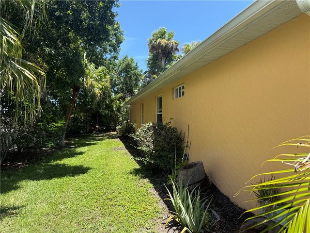 5005 E 1st Square SW, Vero Beach, FL 32968