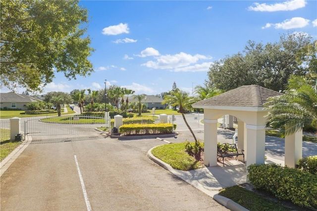 5005 E 1st Square SW, Vero Beach, FL 32968