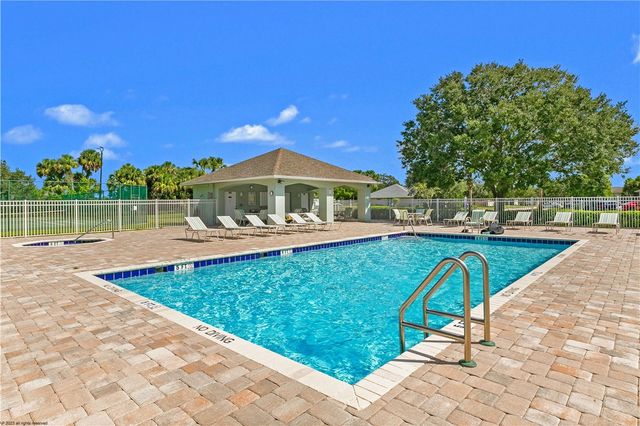 5005 E 1st Square SW, Vero Beach, FL 32968
