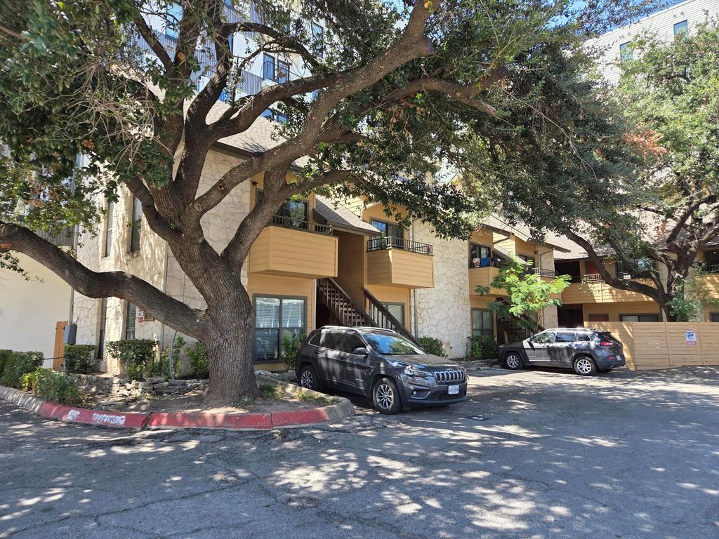 2714 Nueces ST 102, Austin, TX 78705