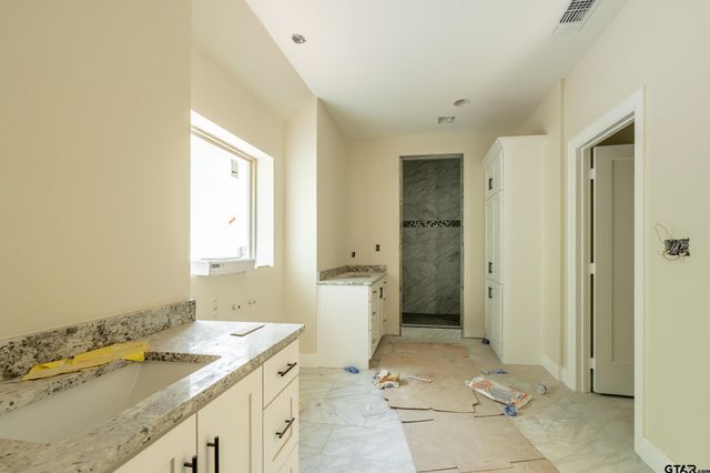 2546 Barton Creek Cir, Tyler, TX 75703