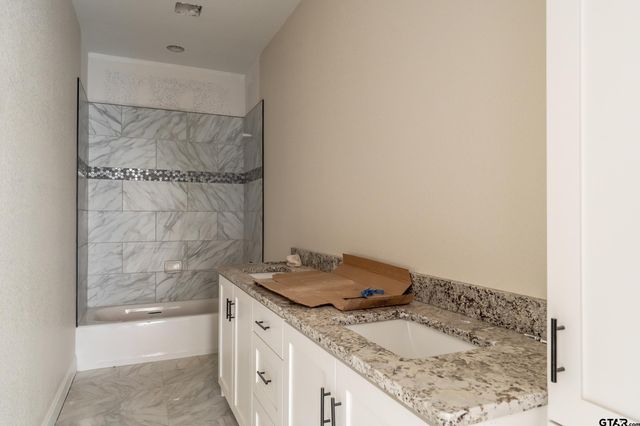 2546 Barton Creek Cir, Tyler, TX 75703