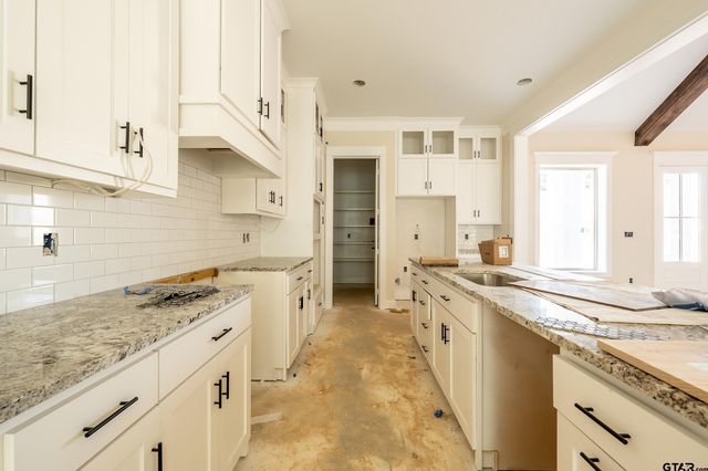 2546 Barton Creek Cir, Tyler, TX 75703