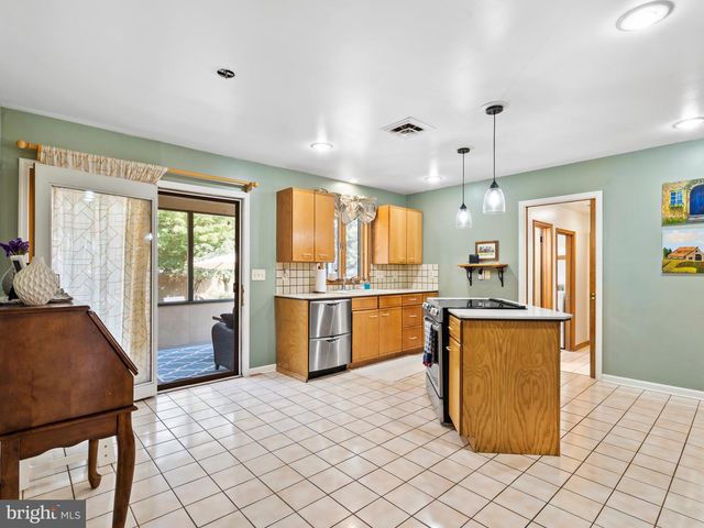 1302 GOLDFINCH LN, Millville, NJ 08332