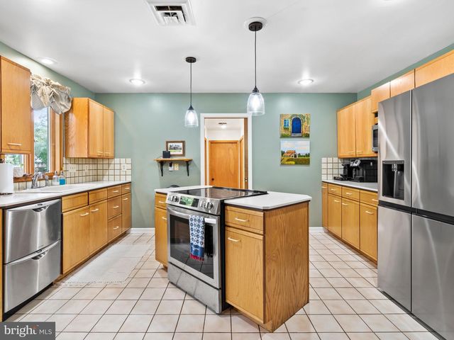 1302 GOLDFINCH LN, Millville, NJ 08332