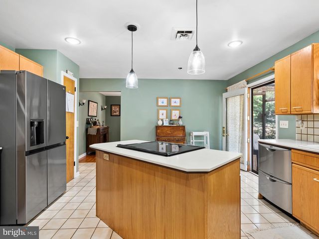 1302 GOLDFINCH LN, Millville, NJ 08332