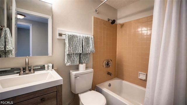 3915 SW 1st AVE, Cape Coral, FL 33914