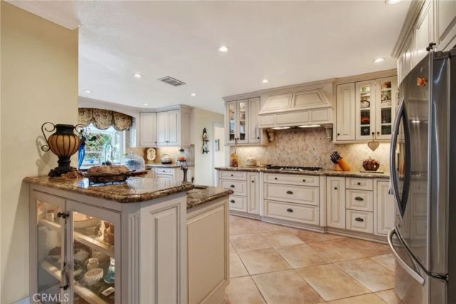 812 Alta Vista, Corona, CA 92882