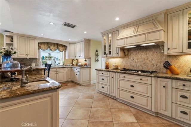 812 Alta Vista, Corona, CA 92882