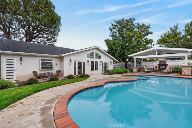 812 Alta Vista, Corona, CA 92882