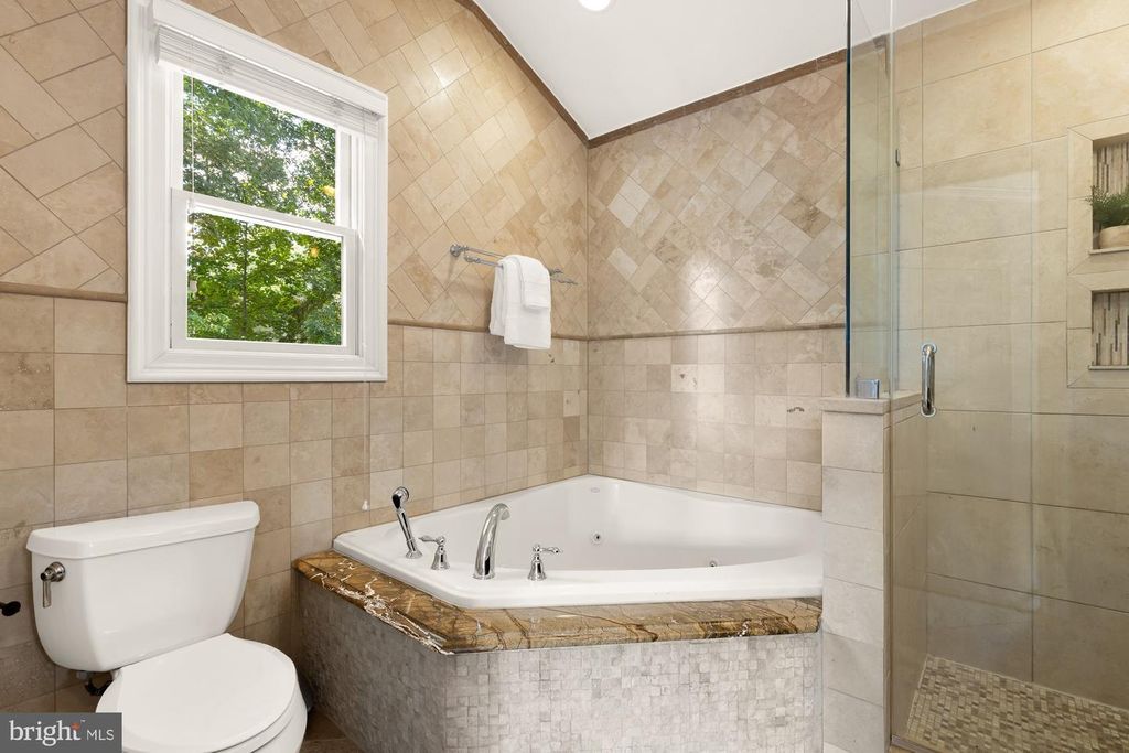 9712 HOLMHURST RD, Bethesda, MD 20817