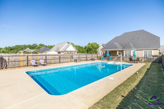 61 Peregrine, Byron, GA 31008