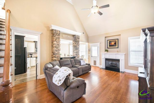 61 Peregrine, Byron, GA 31008