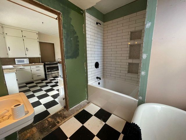 212 N WATER STREET, Algoma, WI 54201