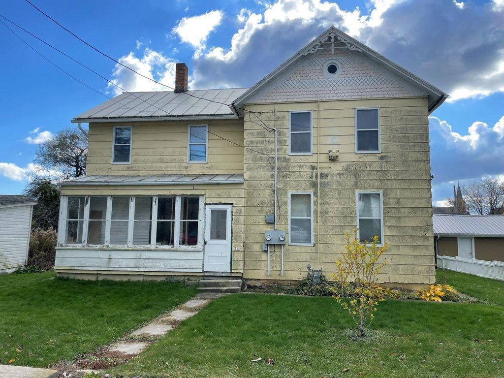 212 N WATER STREET, Algoma, WI 54201