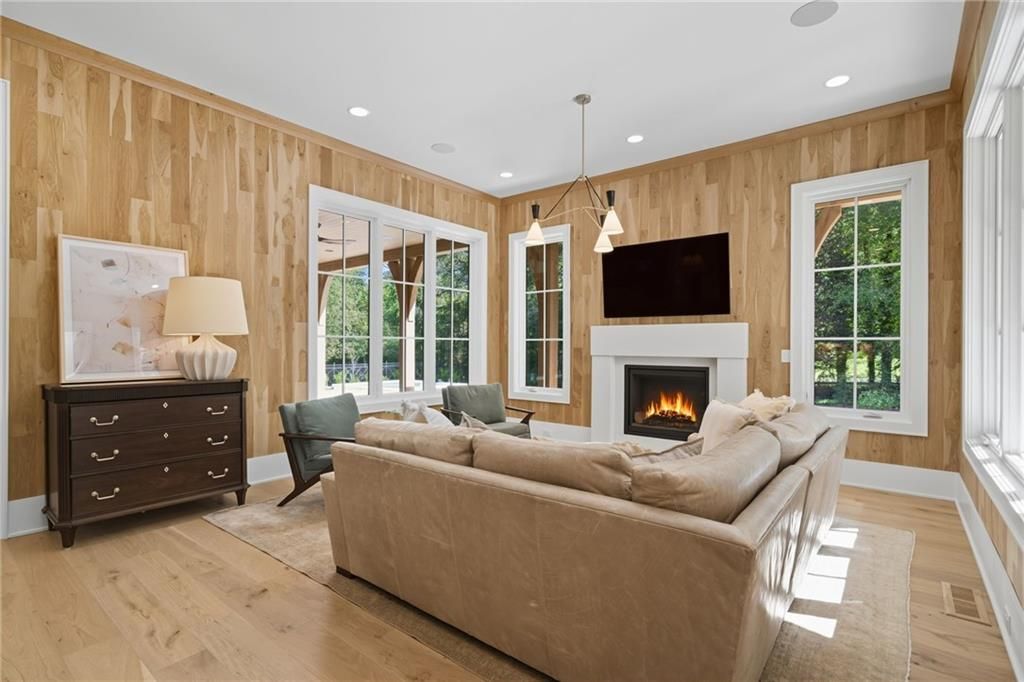 Image 22 of property listing at 14801 HOPEWELL Road, Alpharetta, GA 30004