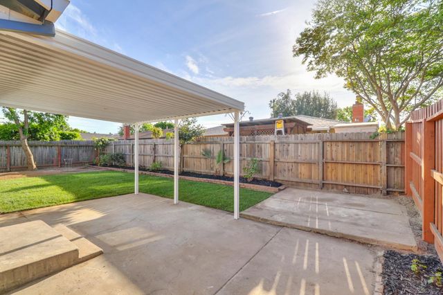 2916 Belmar St, Sacramento, CA 95826