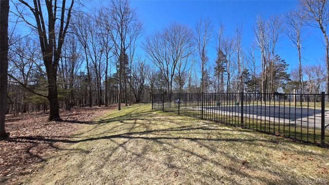 46 Long Hill Road, Hopewell Junction, NY 12533
