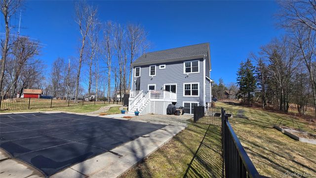 46 Long Hill Road, Hopewell Junction, NY 12533
