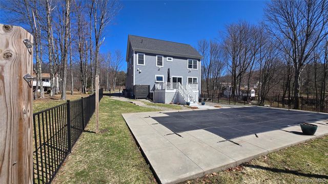 46 Long Hill Road, Hopewell Junction, NY 12533